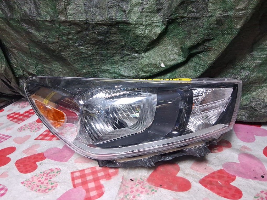 2018-20 Kia Río Right Headlight
