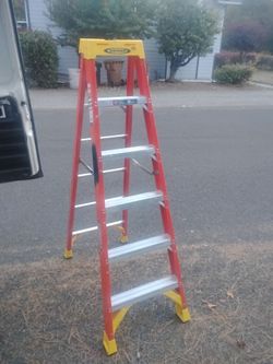 Brand new 6' fiberglass ladder