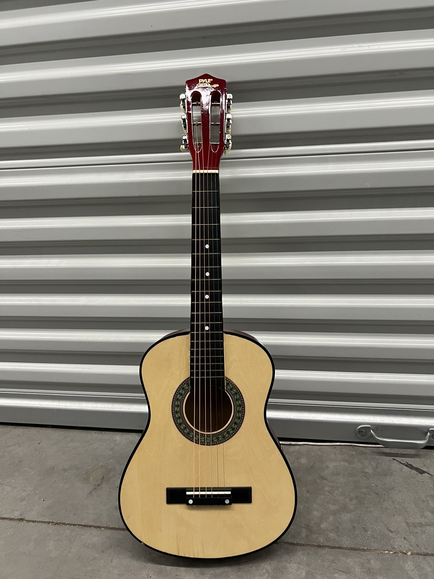 PYLE GUITAR WOODEN