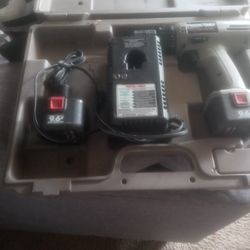 Porter-Cable 9 volt drill with two batteries charger with case