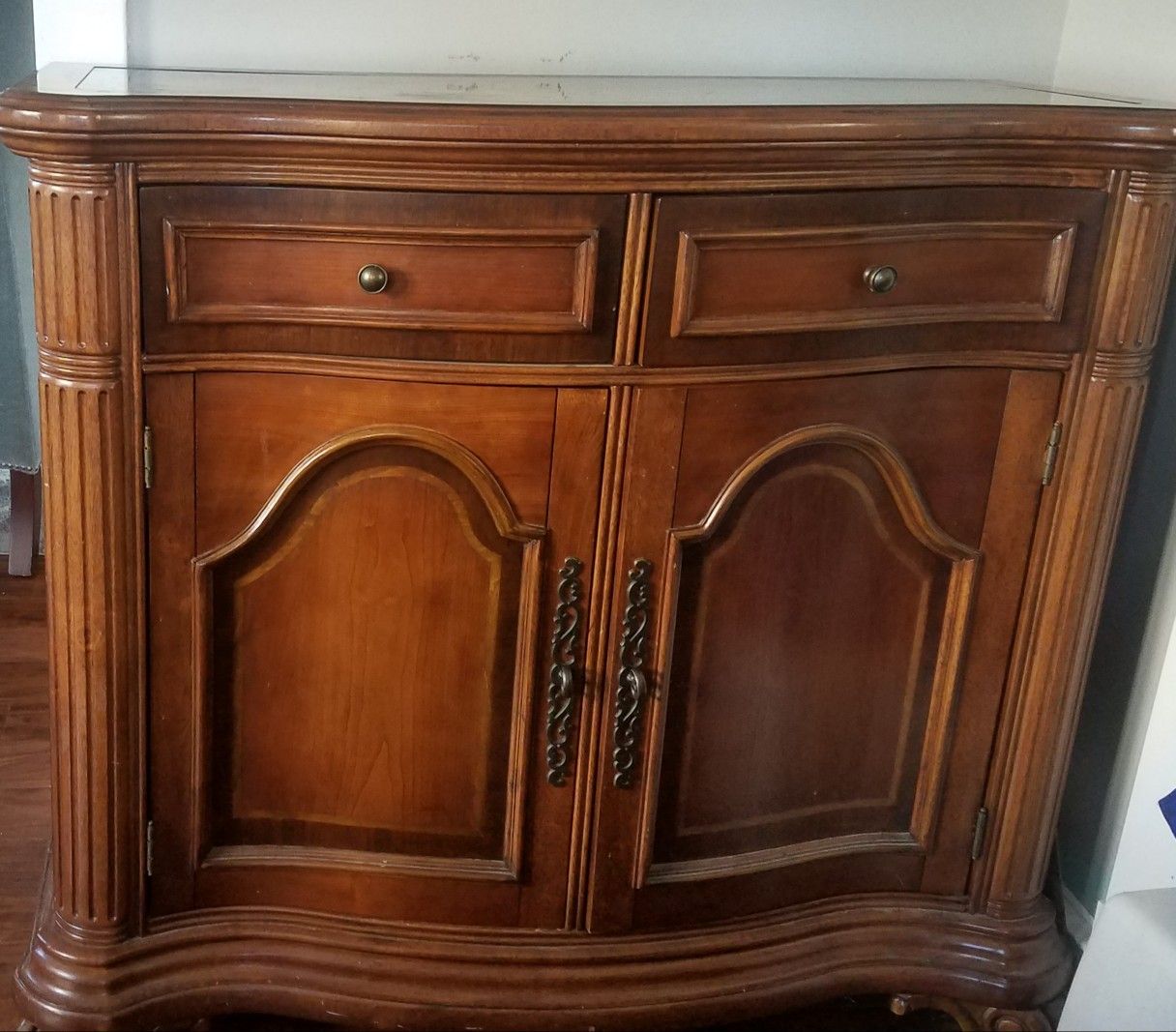 Buffet cabinet/ server/ china/ wine storage dining room