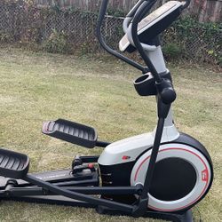 Like new-The ProForm Endurance 520 E Elliptical.