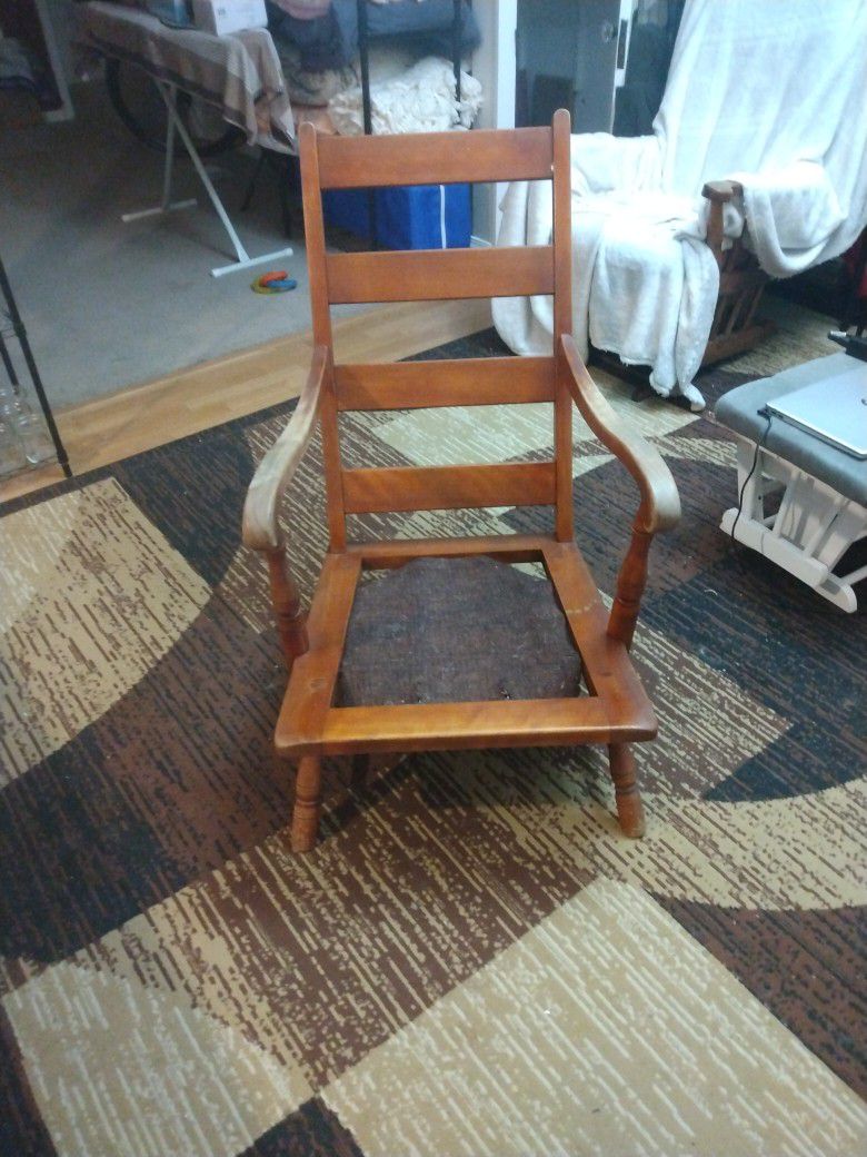 A Genuine Cushman Colonial Creation Antique Chair