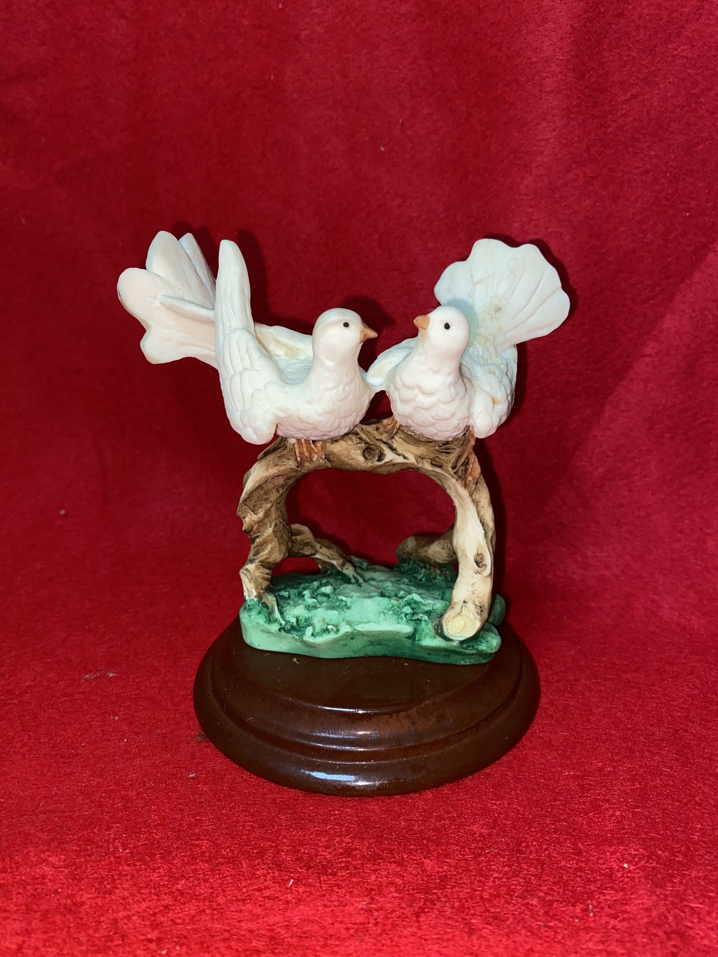 4.5 Inch Painted Alabaster Doves Statue Imported From Greece