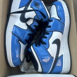 Jordan 1 Mid SE GS Signal Blue Size 5.5y