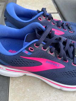 New Brooks Running Sneakers Navy Blue and Pink sz 9