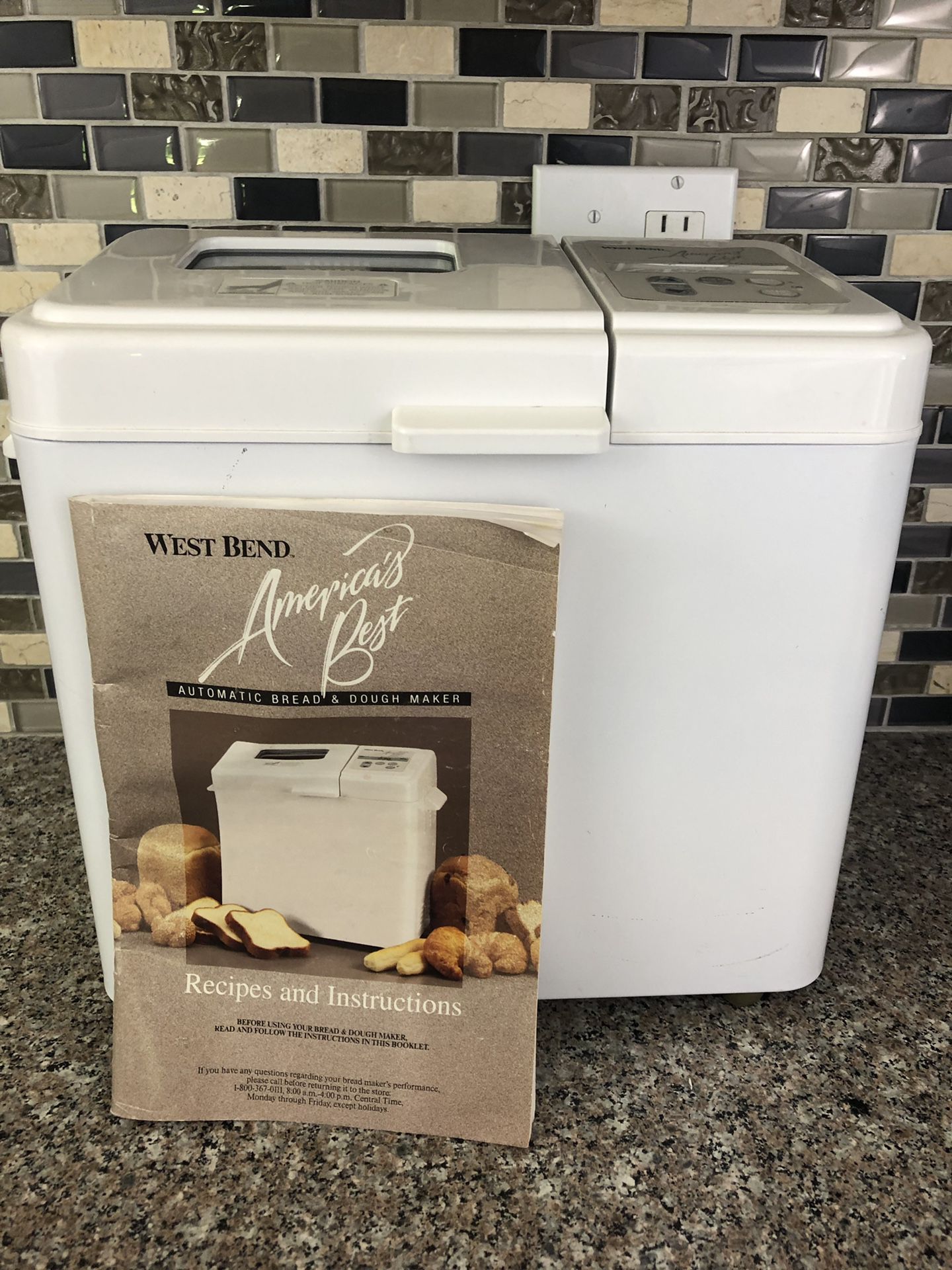 West Bend Made in USA Automatic Breadmaker 120V 575 America’s Best w/Manual