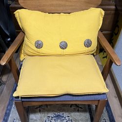 Mid-Century Chair With Cushion 