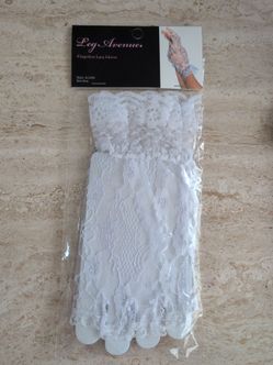 Leg Avenue Fingerless Lace Gloves White