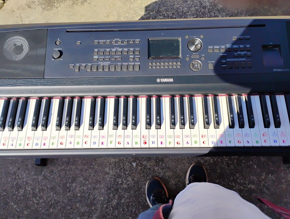 YAMAHA DGX 806B KEYBOARD