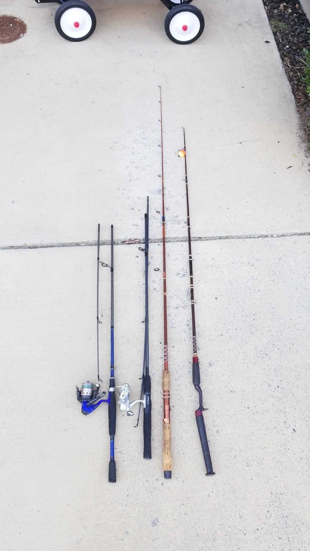 4 Fishing rods and 2 reels