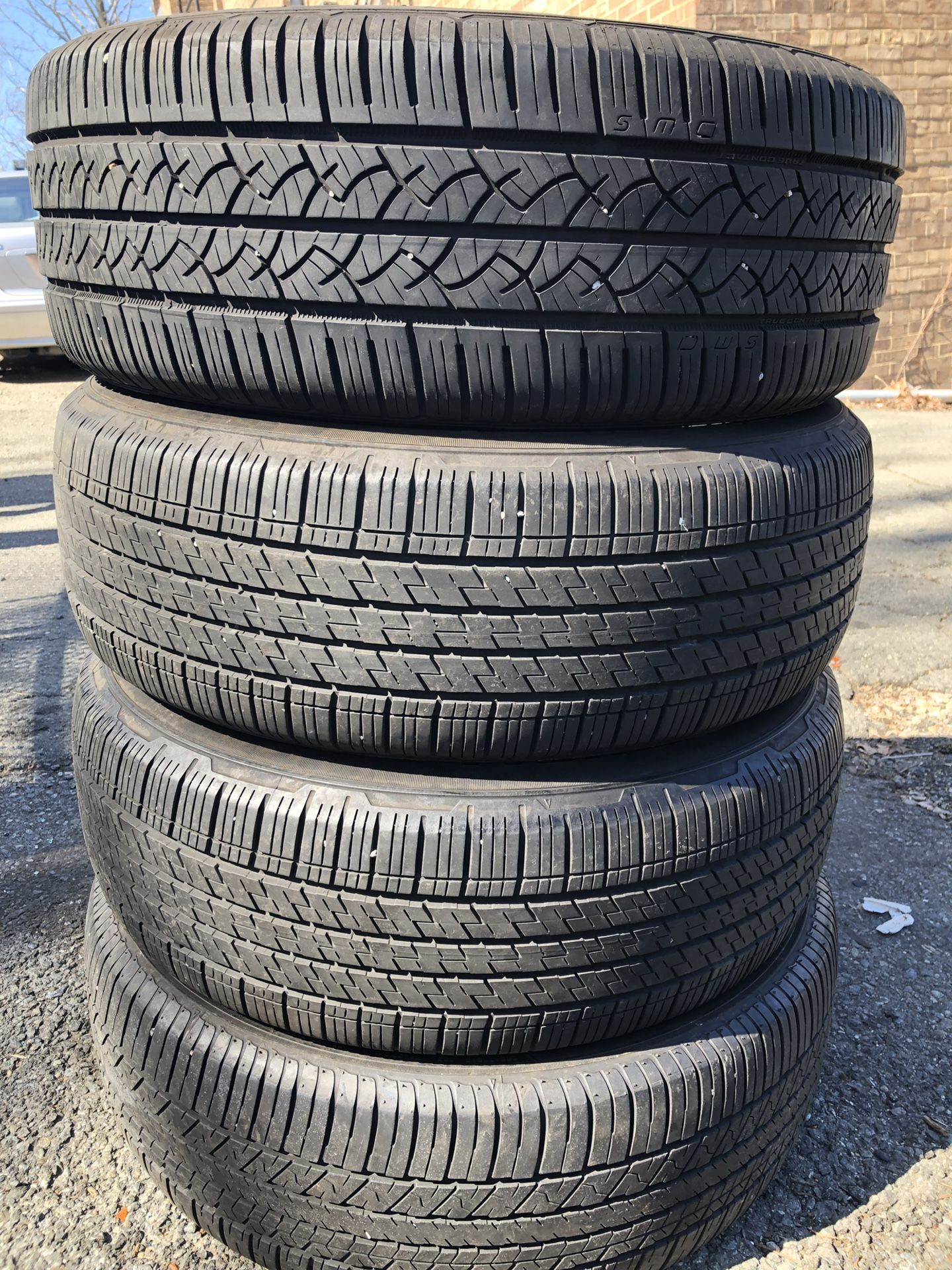 set 4 used tire 225/60R17 there Continental end one FALKEN 4 used tire $120 4 llantas usadas 3 Continental y una FALKEN por las 4 llantas $120