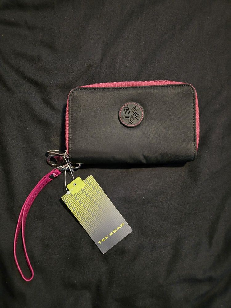NWT Black/Pink Wristlet