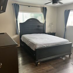 Queen Bedroom Set