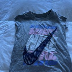 Nike Girls Shirt. Size 4