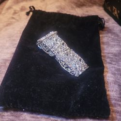 Bracelet!! Costume Jewelery!