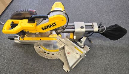 Dewalt DWS779 12" Double Bevel Sliding Compound Miter Saw