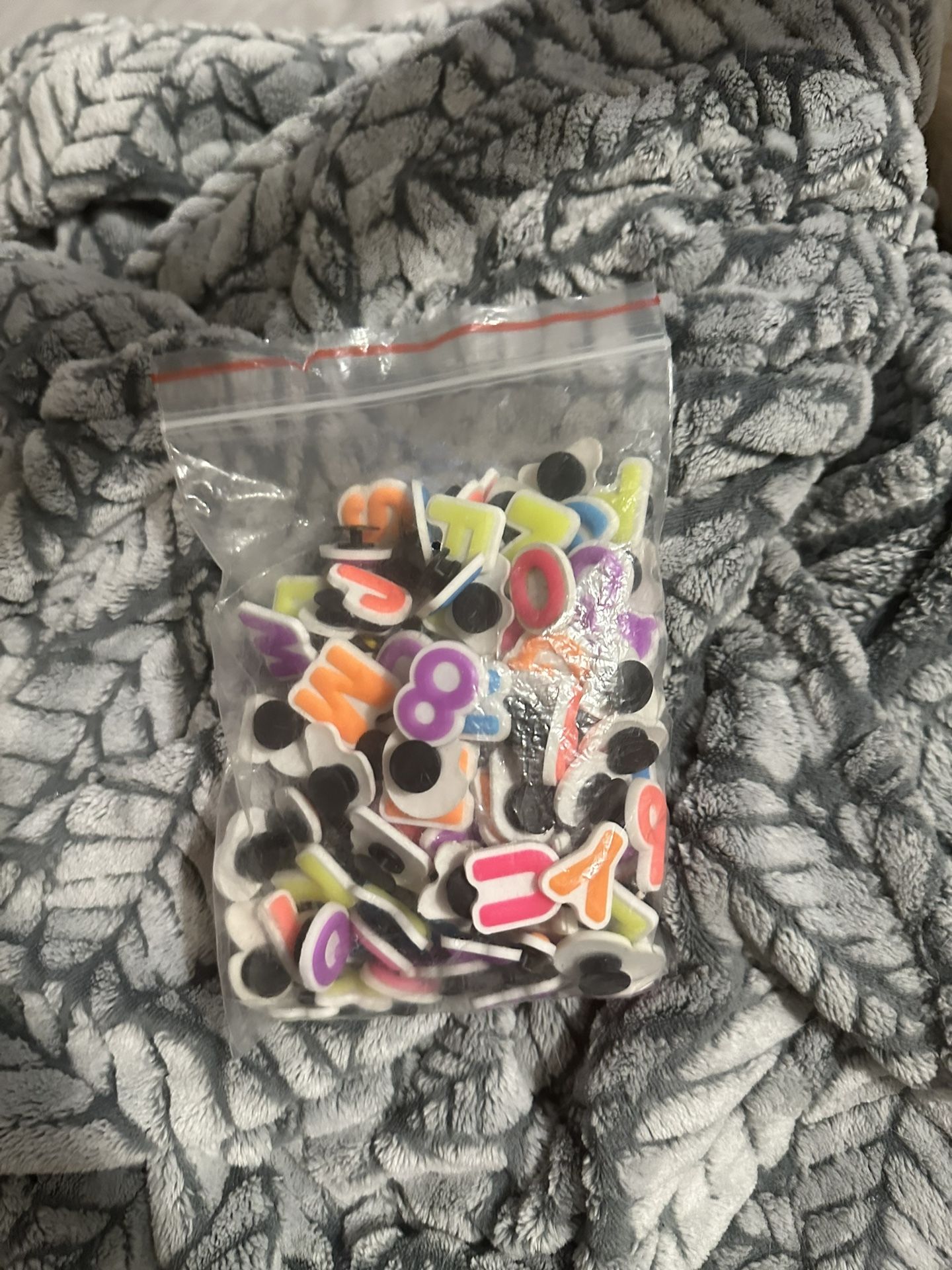 Assorted Letters & Numbers Pins For Crocs 