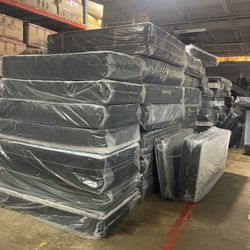 Queen Mattress Come And Box  Spring  - Free Delivery 🚚 To Reasonable Distance 