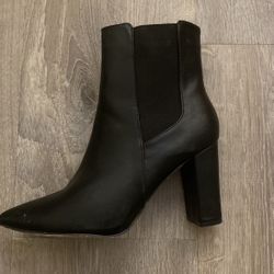Black Pointed-Toe Heeled Boots