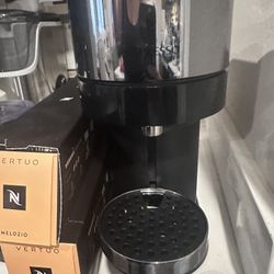 Nesspreso vertuo Next + Milk Frother Chrome 