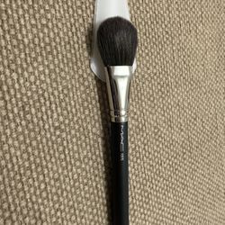 MAC Makeup Brush 127S Split Fiber Face Brush 