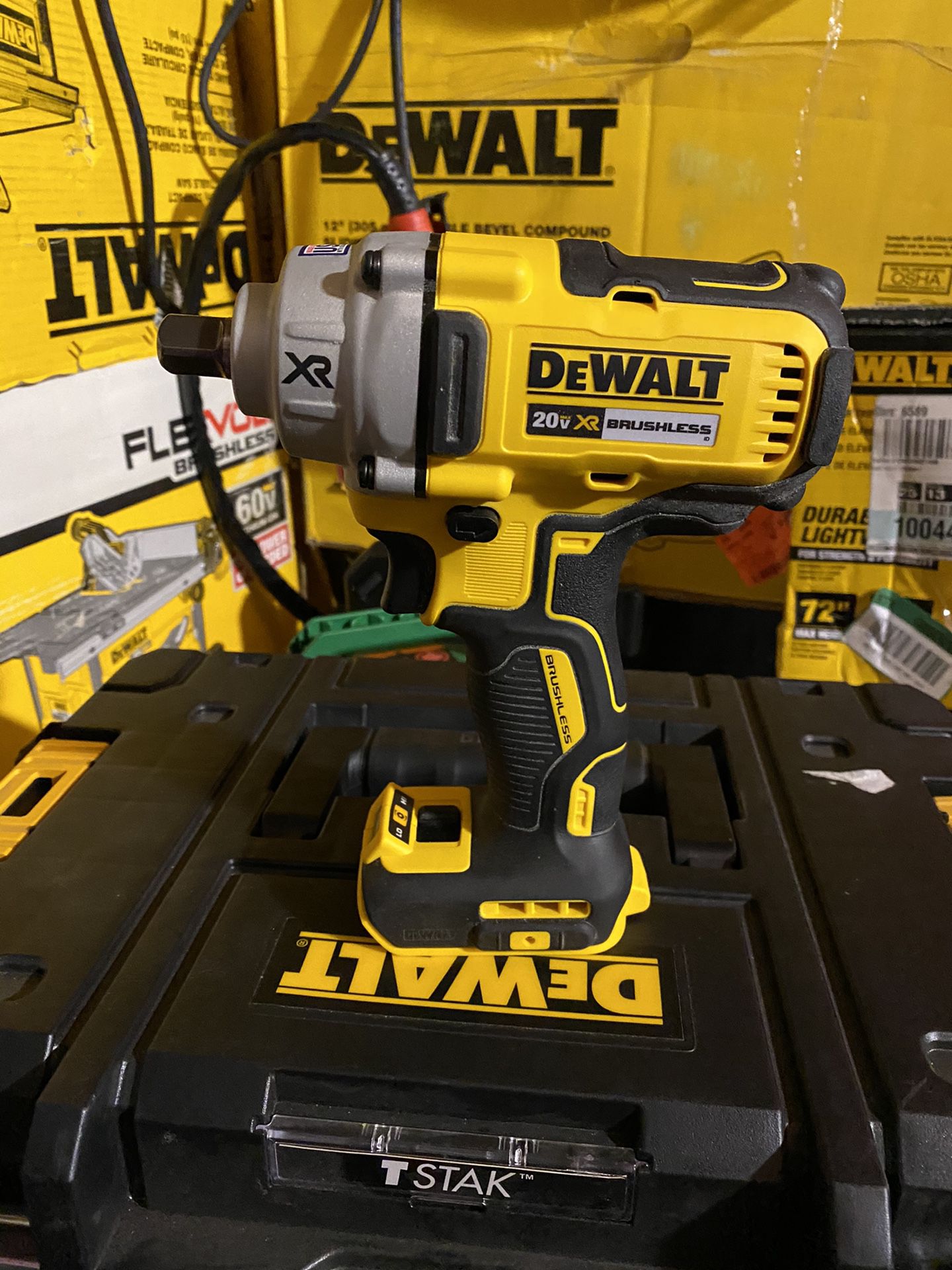 DEWALT 20-Volt MAX XR Brushless Cordless 1/2 in. Impact Wrench with Detent Pin Anvil (Tool only )
