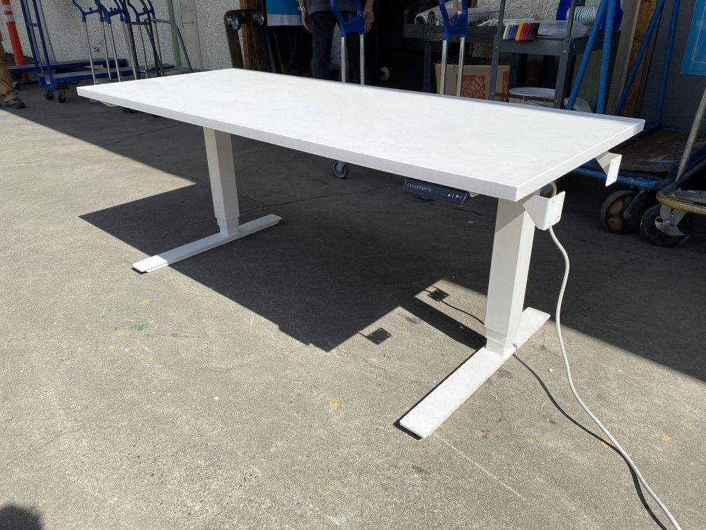 HAWORTH Electric SittoStand Desk for Sale in Auburn, WA OfferUp