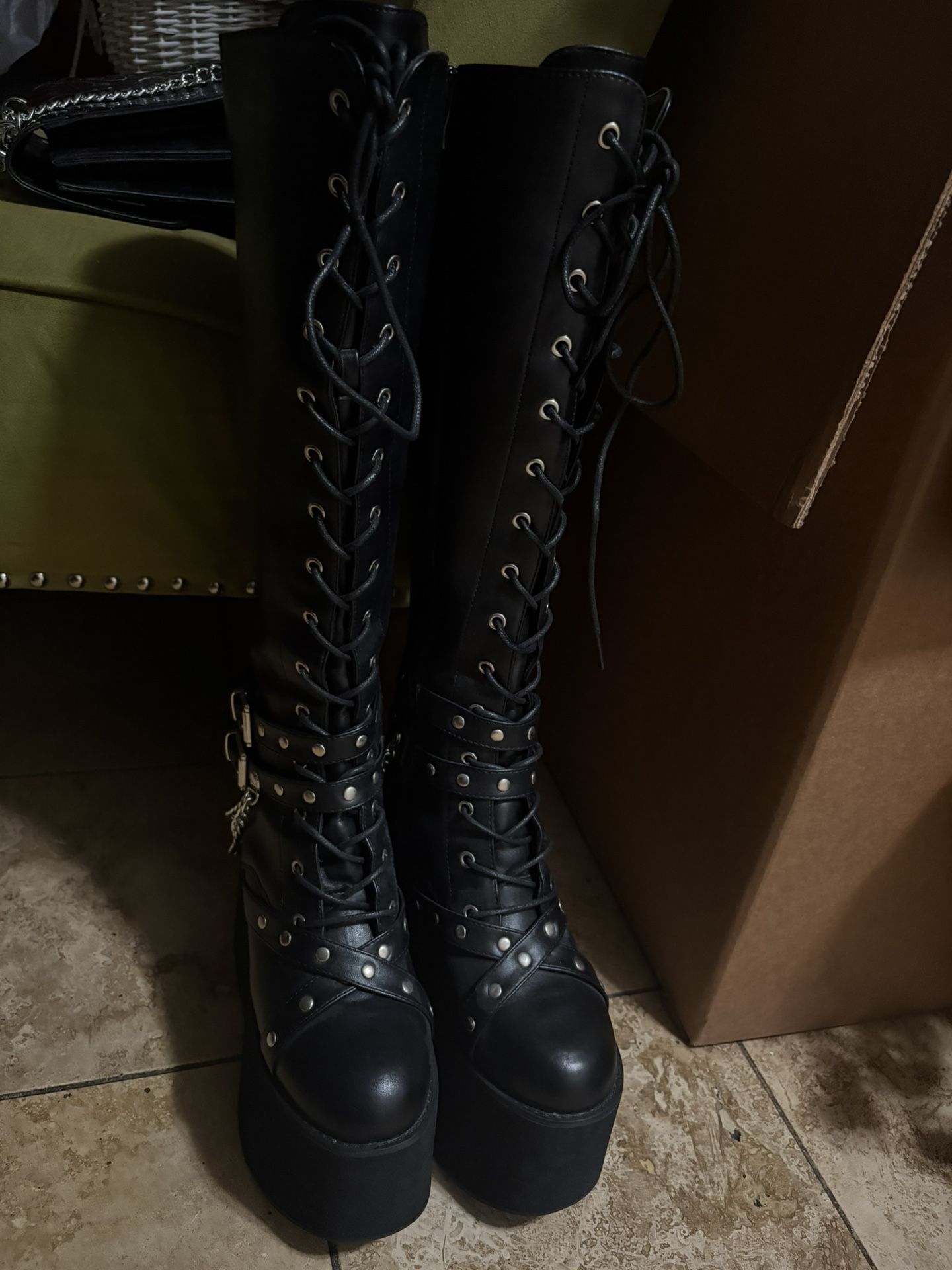 demonia boots