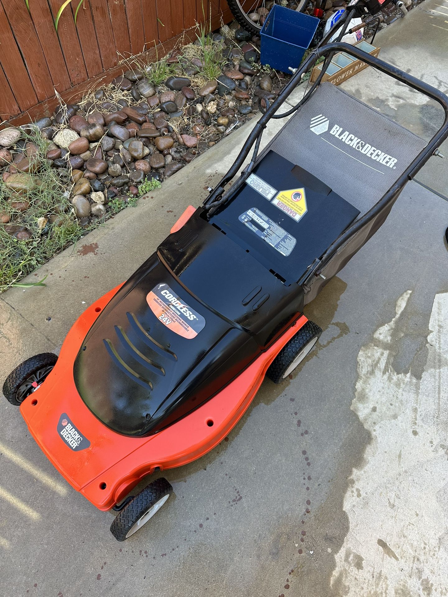Black & Decker Cordless CMM1200 24V Lawn mower.