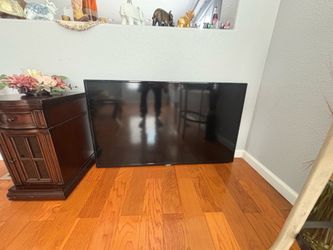 2 tvs for sell 60$ takes both