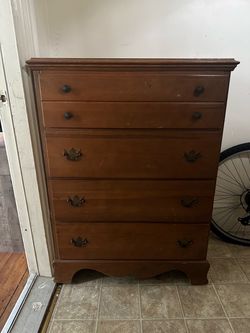Vintage Solid Wood 5-Drawer Dresser (Early American / Colonial Style)