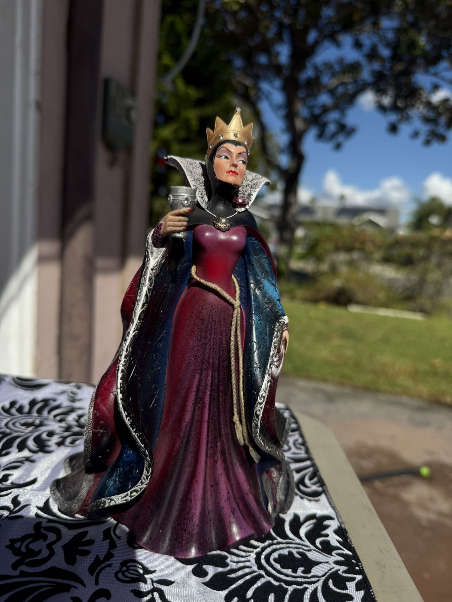Enesco Disney Evil Queen Snow White Couture de Force Figurine