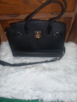 Black Stunner Purse. l  hand Bag With Shoulder Straps In Black With Gold Lock For Sale 😁.