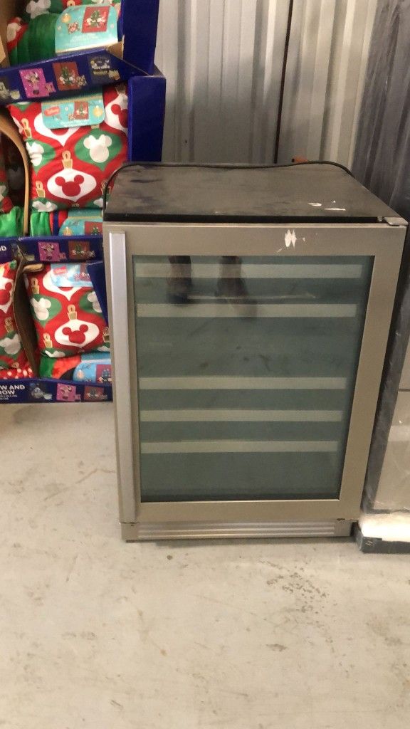 Samsung 51 Bottle Capacity Wine Cooler