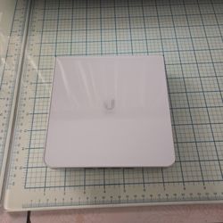 UBIQUITI U6 ENTERPRISE IN WALL