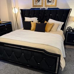 Beautiful Bedroom Set – Like New