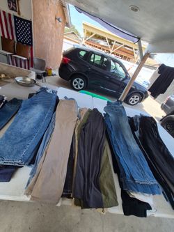Lote de 73 pantalones y 23 chores mixtos de hombre y de mujer