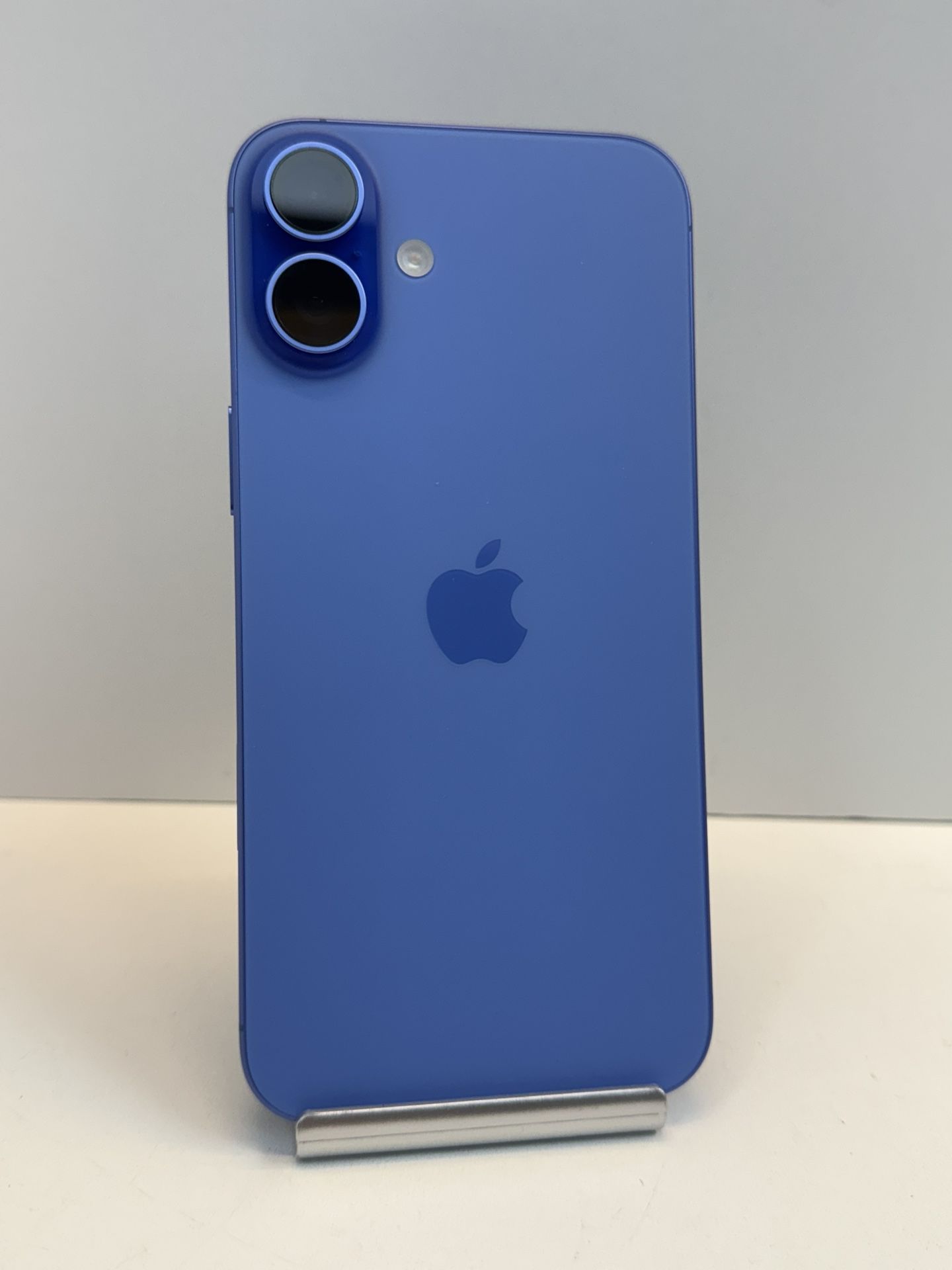 Apple iPhone 16 PLUS 128gb. ( Unlocked Cellphone )
