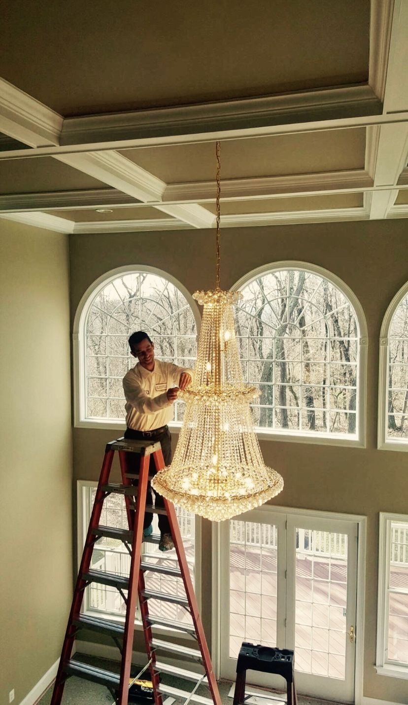 🔧💡 LIGHT FIXTURE & CHANDELIER INSTALLATION Professional • Clean • Safe ✨ Looking to upgrade your home with new lighting? I specialize in installin