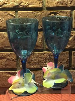 Plastic daiquiri glasses blue With embellishments! NEW!