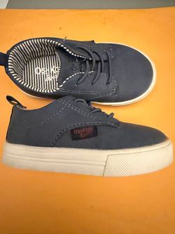 Oshkosh boy shoes size 5C