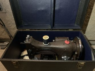 Old  RARE Sewing Machine One Low PRICE! 1 DOMESTIC SERIES 153 