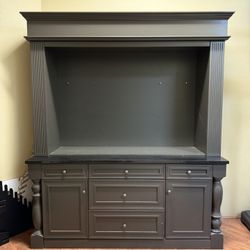 Entertainment Center/Media Deck/TV Unit 