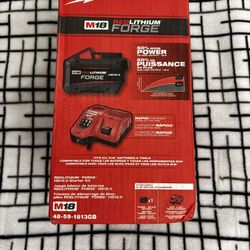 Milwaukee Kit 12 Amp Battery And Fast Charger 