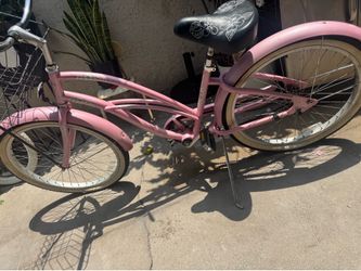beach cruiser bike   and. good condition. Ruady to go.   Brand new tire.