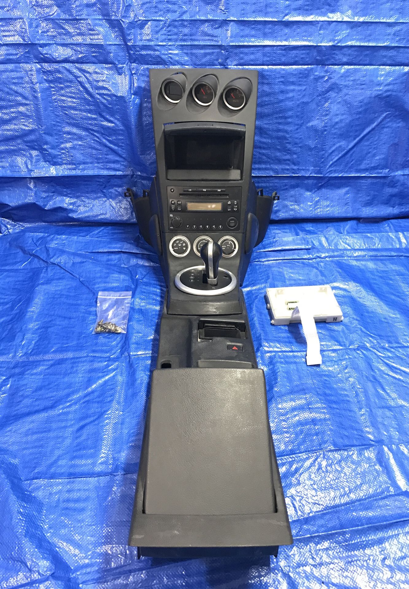 03-05 Nissan 350z Center Console Compete