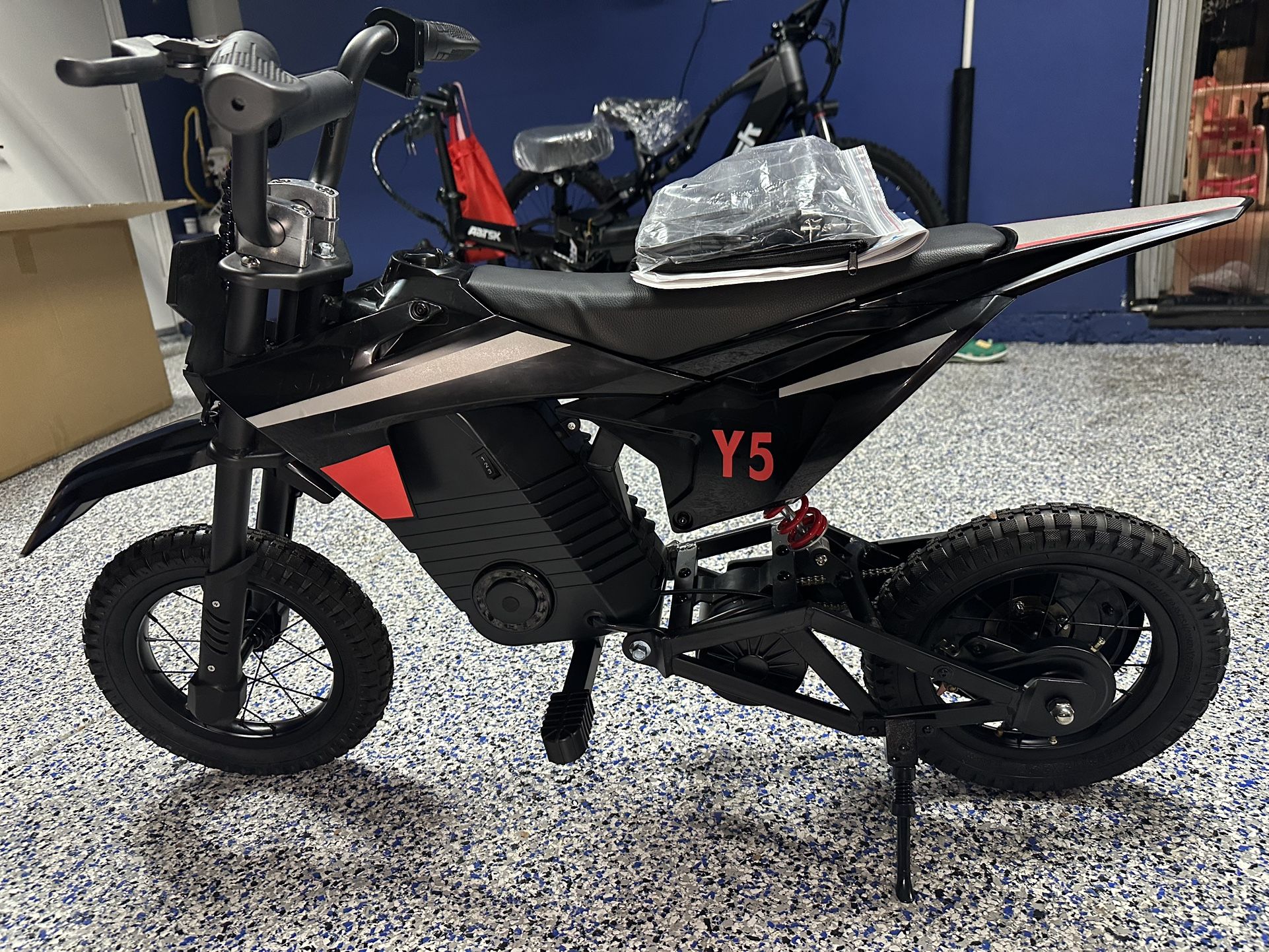 Kids Electric Dirt Bike, 36v 300 Watt , 16mph, 25 Mile Range ,10 In Tires , For Smaller Kids 