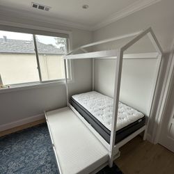 Twin Trundle Canopy Bed 