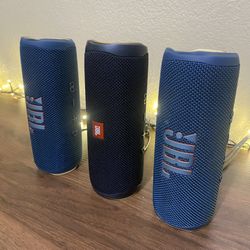 3x JBL Flip Bluetooth Speakers